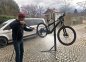 Preview: Additive Speedlift LITE – Tragbarer Montageständer für Fahrräder & E-Bikes
